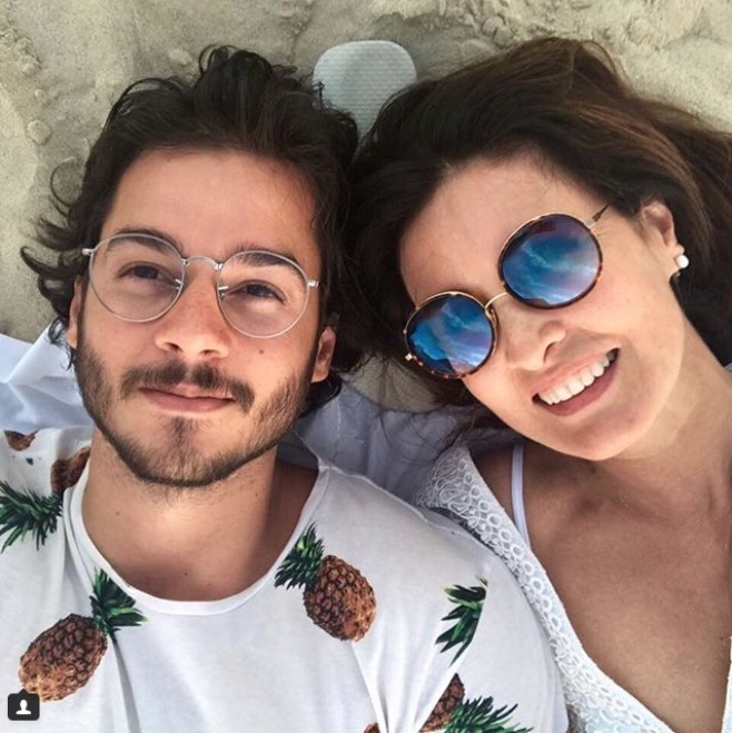 Fátima Bernardes posa com namorado em momento romântico e se declara