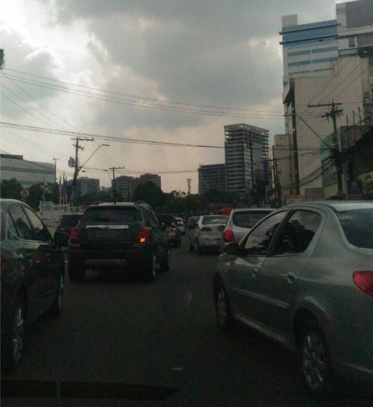 Black Friday causa congestionamento caótico em Manaus