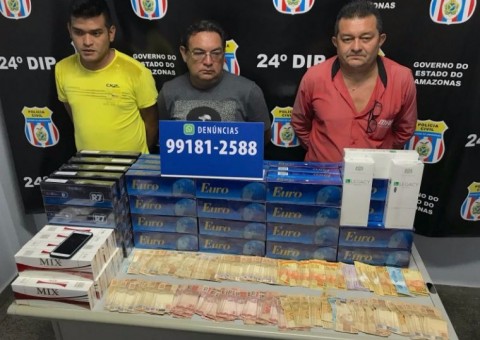 Pai e filho são presos suspeitos de contrabandear cigarros em Manaus