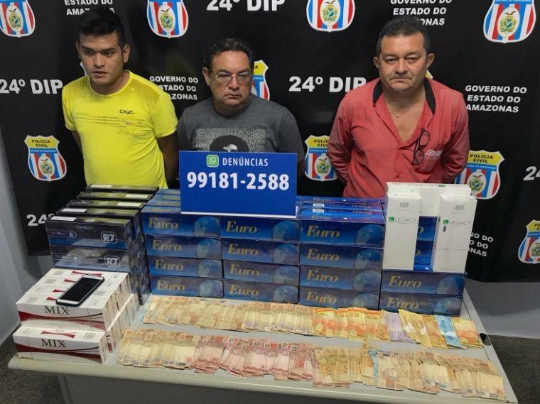 Pai e filho são presos suspeitos de contrabandear cigarros em Manaus