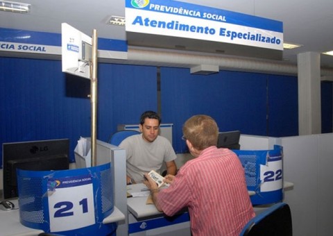 Aposentados e pensionistas começam a receber segunda parcela do 13º salário