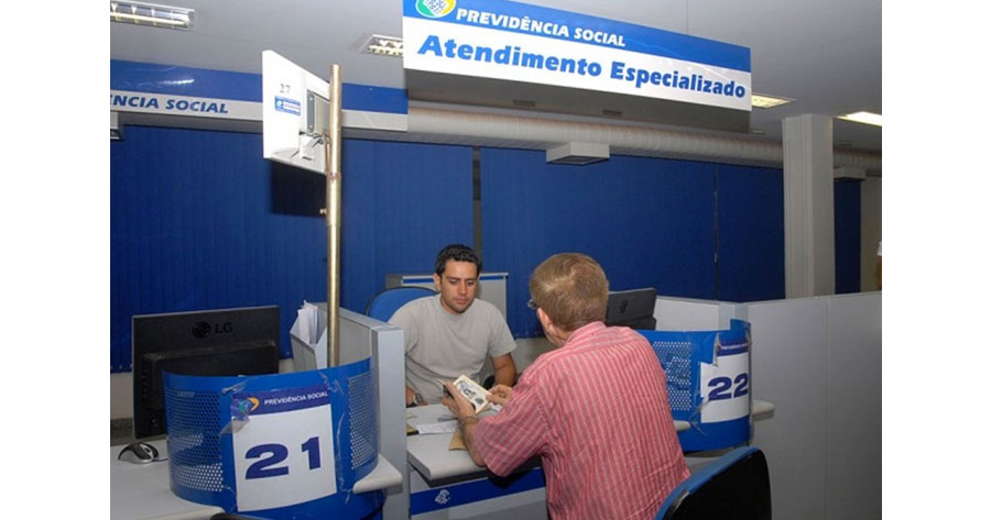 Aposentados e pensionistas começam a receber segunda parcela do 13º salário