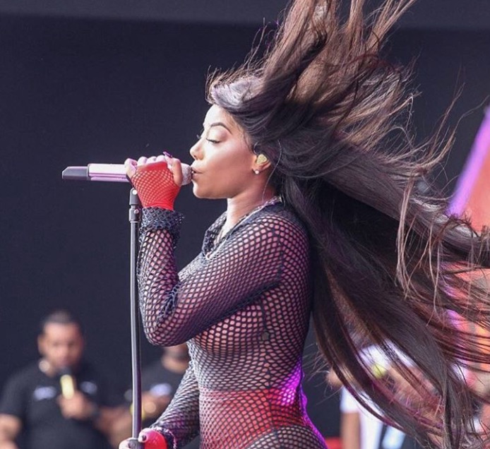 Após anos, Ludmilla surpreende ao revelar pela primeira vez seu cabelo natural 