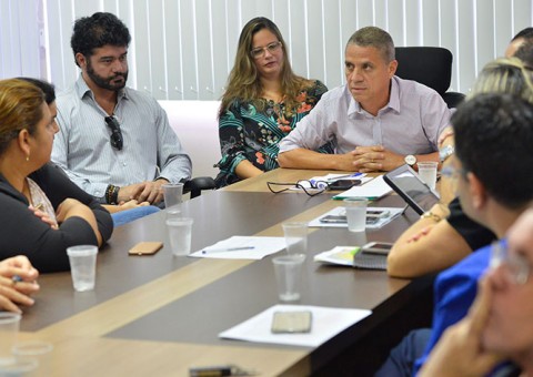 Governo fecha acordo inédito para regularizar pagamentos de terceirizados da saúde 