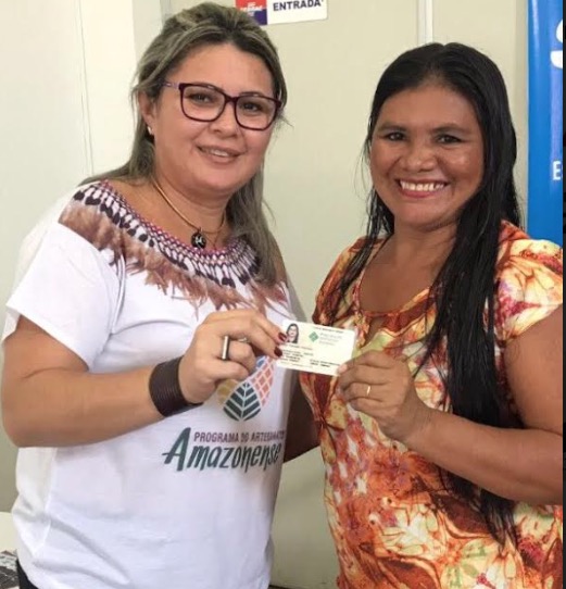 Trabalhadores de Parintins e Nhamundá recebem Carteiras de Artesão Profissional