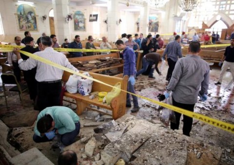 Sobe para 305 número oficial de mortos em atentado no Egito