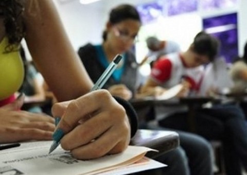 Mais de 530 mil universitários devem fazer prova do Enade nesse domingo