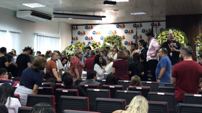 Velório de advogado morto no Porão é marcado por protestos e pedidos de Justiça 