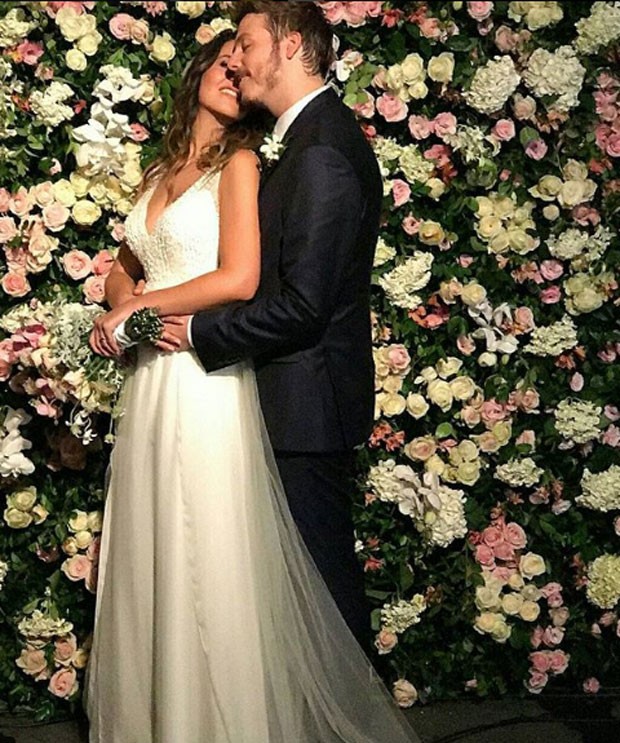 Casamento de Fábio Porchat reune famosos em festança no Rio