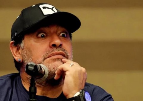 Maradona pede prisão de filha e ex-mulher por roubo de R$ 15 milhões