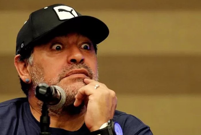 Maradona pede prisão de filha e ex-mulher por roubo de R$ 15 milhões