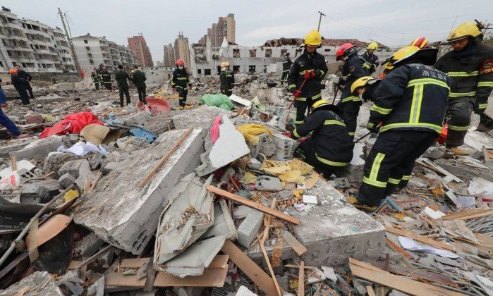 Explosão em fábrica mata, pelo menos, duas pessoas na China