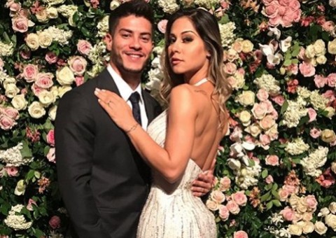 Mayra Cardi é detonada após ir a casamento de Fábio Porchat vestida de branco