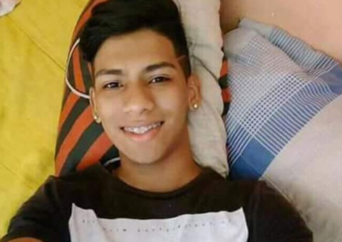 Com versículo no braço, jovem desaparece ao ir fazer trabalho escolar em Manaus
