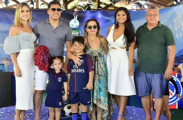 Ex e atual de Safadão aparecem juntas em foto e causam entre fãs