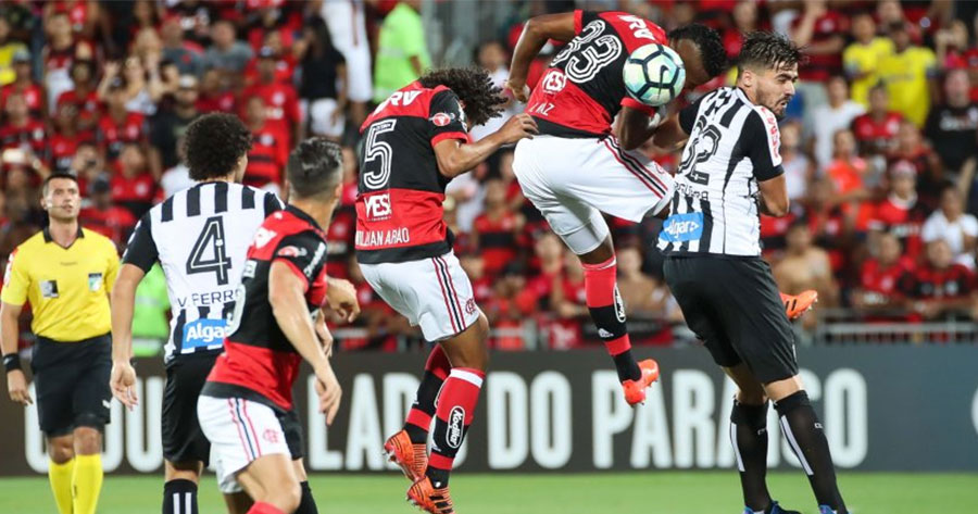 Com falhas de Muralha, Flamengo perde para o Santos na Ilha