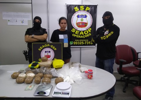 Namorada de foragido do Compaj é presa com 10kg de drogas em Manaus 