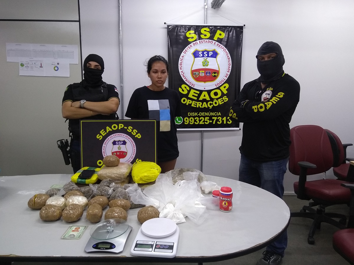 Namorada de foragido do Compaj é presa com 10kg de drogas em Manaus 