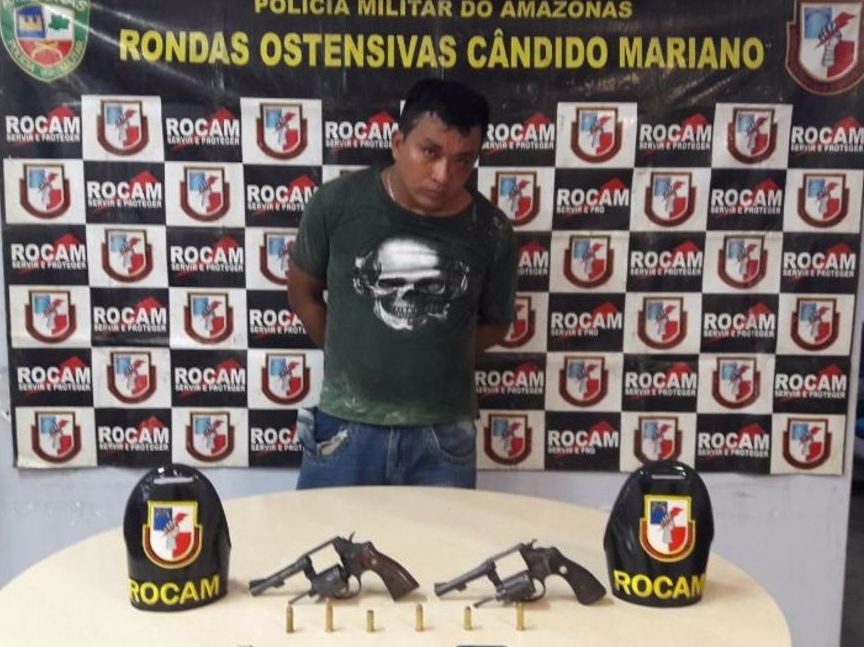 PM acusado de homicídio e comparsa são presos em flagrante com armas em Manaus