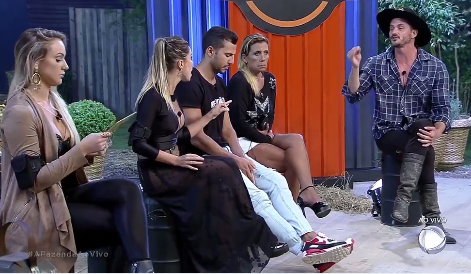 A Fazenda: Após clima tenso entre peões, trio está na roça