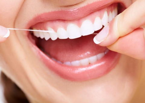 Nove motivos para usar o fio dental todos os dias 
