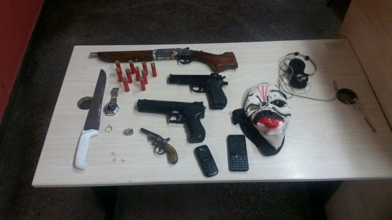 Com armas e máscara de caveira grupo é preso durante sequestro de taxista em Manaus