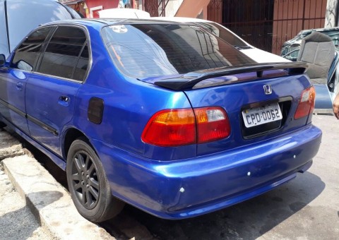 Polícia estoura desmanche de veículos e prende quatro pessoas em Manaus