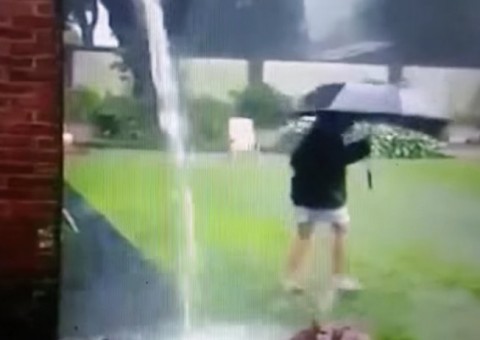 Depois de ver esse vídeo você nunca mais vai brincar na chuva