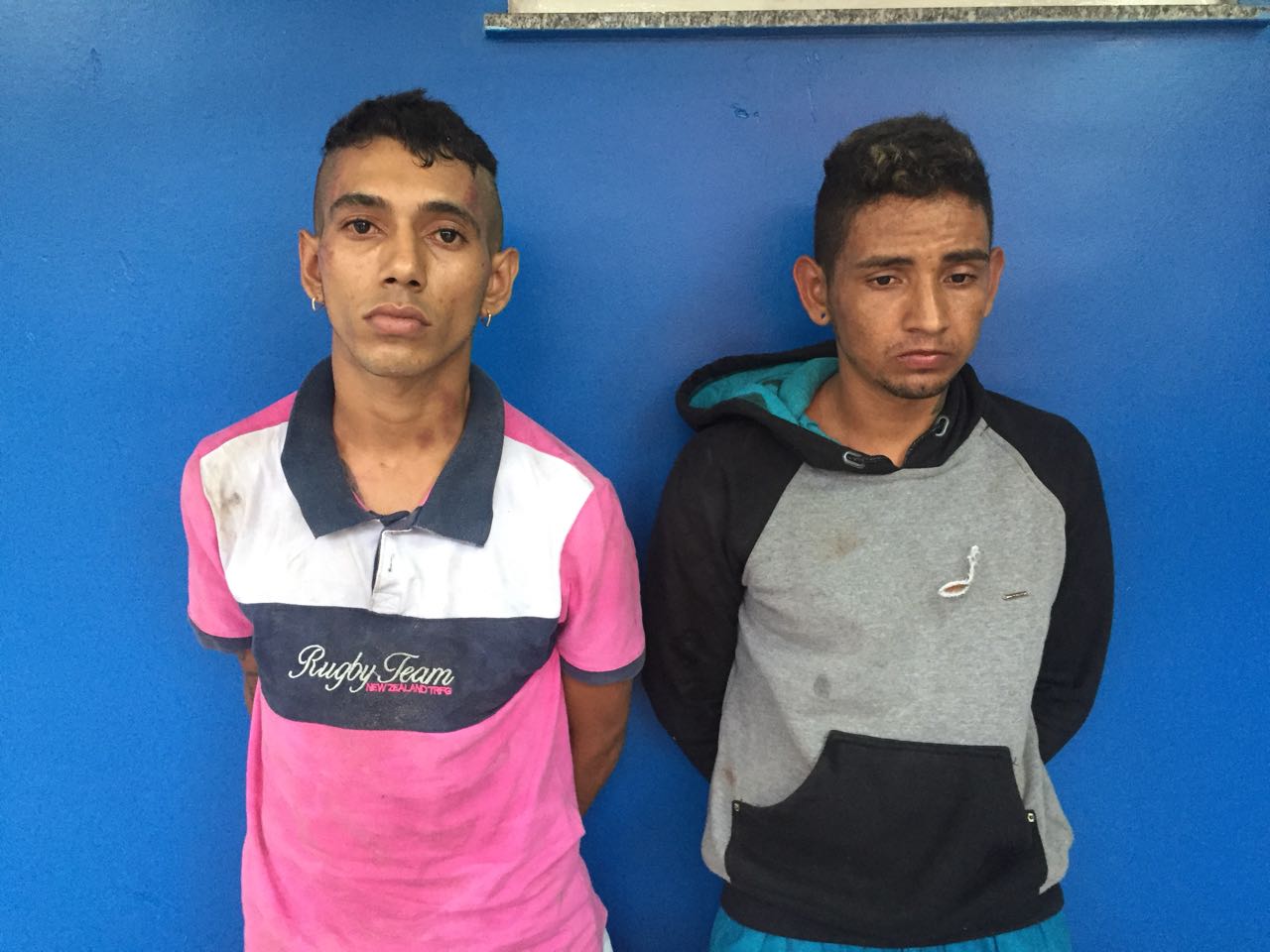 Em Manaus, dupla é presa após tentar assaltar van e alternativo em avenida