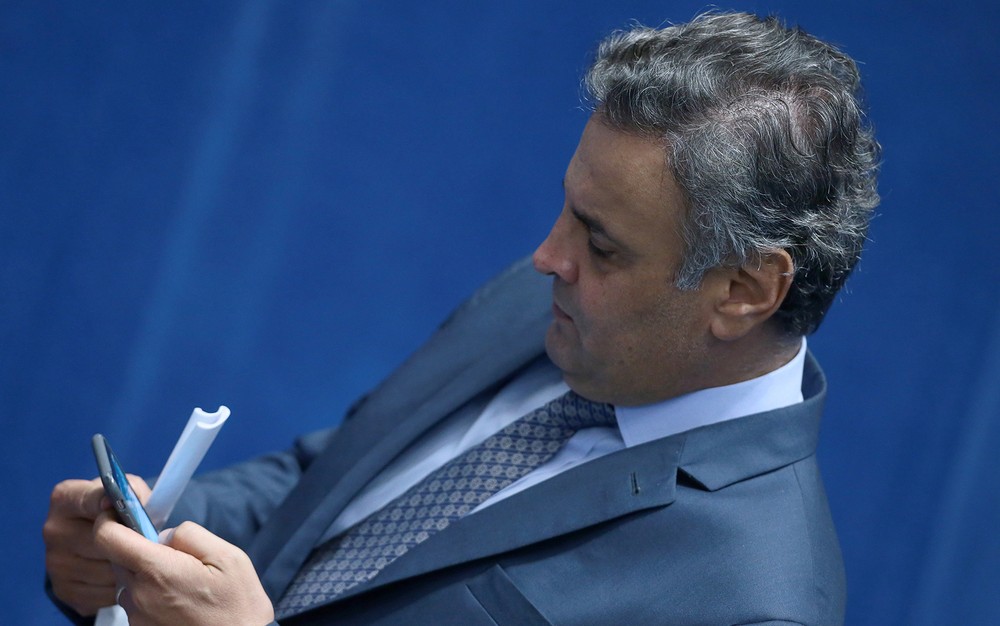 PF suspeita que Aécio usou celulares registrados em nome de 'laranjas'