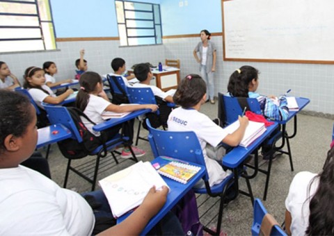  Seduc renova contrato de professores temporários e revela informação sobre Concurso