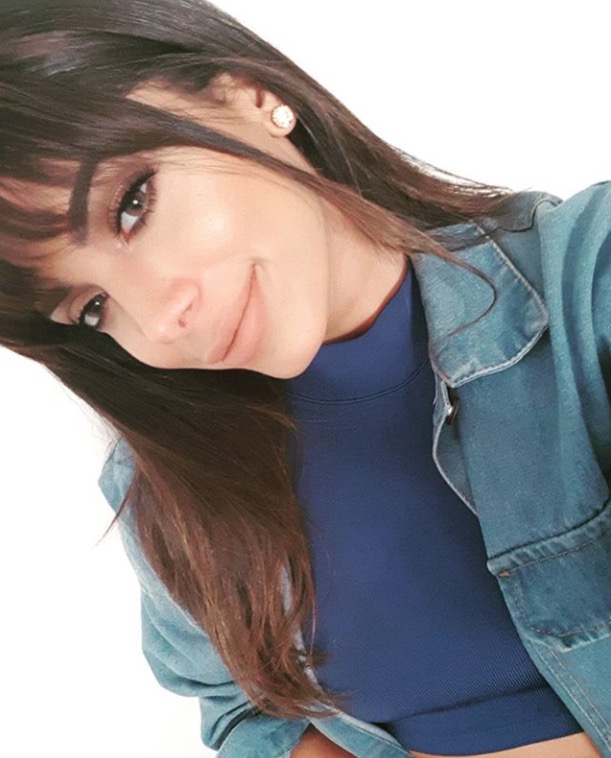 Anitta surge com novo visual e ganha elogios 