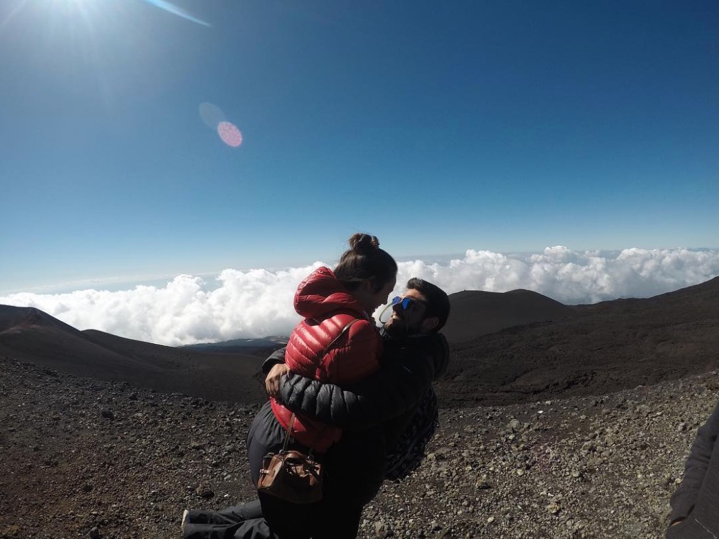 Separados e com foto romântica: Bruno Gissoni se declara para Yanna Lavigne