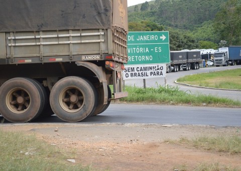 Caminhão é roubado duas vezes em menos de duas horas 
