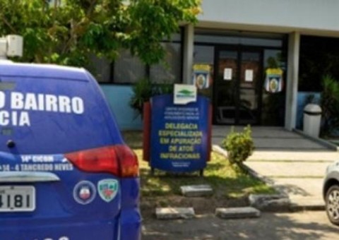 Adolescente é apreendida suspeita de furtar televisão de supermercado em Manaus