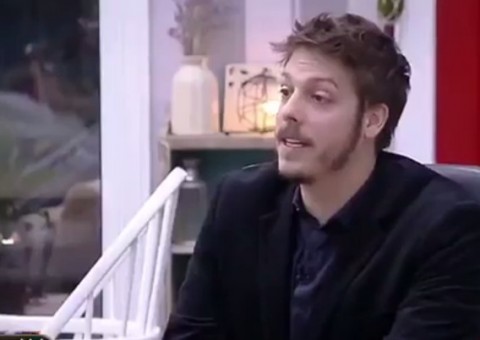 Flávia dá alfinetada em Marcos durante entrevista com Fábio Porchat