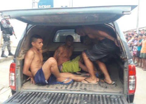 Após rebelião em delegacia, quatro presos são transferidos para Manaus