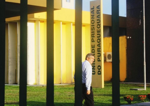 Detentos abrem buraco em cela para tentar fugir de presídio em Manaus