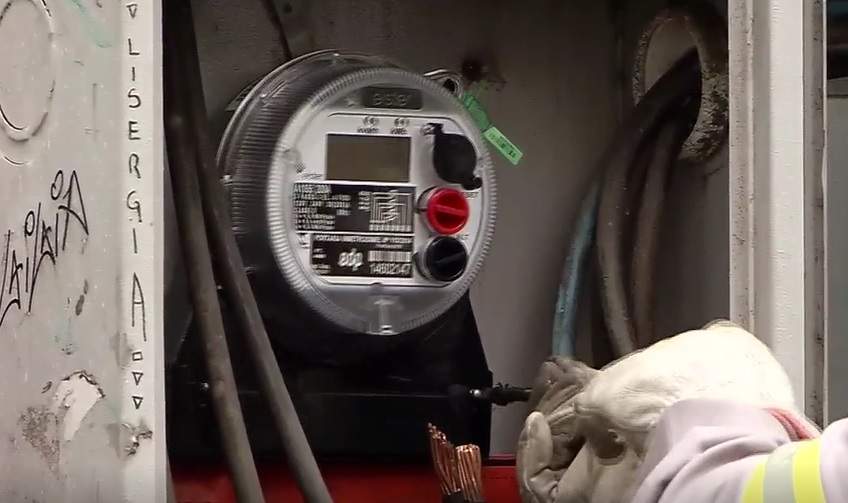 Metade dos furtos de energia elétrica no Rio está nas classes A, B e C, segundo a Light