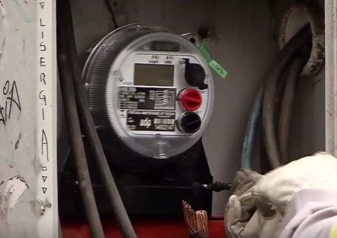 Metade dos furtos de energia elétrica no Rio está nas classes A, B e C, segundo a Light