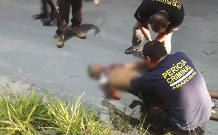 Adolescente morre após cair em barranco durante perseguição policial em Manaus