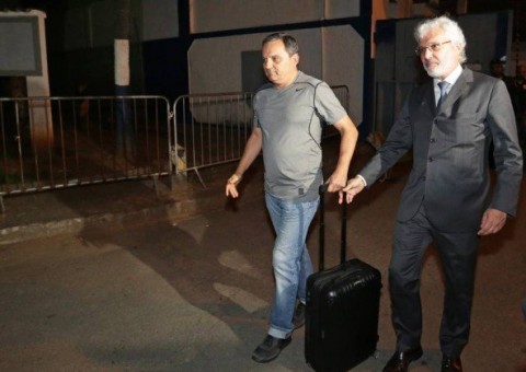 Ex-secretário de Cabral, Régis Fichtner deixa prisão em Benfica