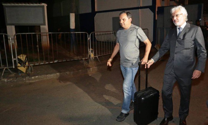 Ex-secretário de Cabral, Régis Fichtner deixa prisão em Benfica