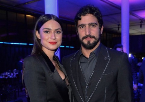 Após flagras, Thaila Ayala e Renato Góes assumem namoro