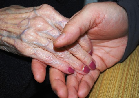 Homem preso por espancar avó até a morte confessa não lembrar do crime