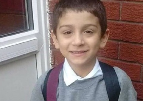 Mãe deixa filho congelar até a morte após abandoná-lo na porta de casa