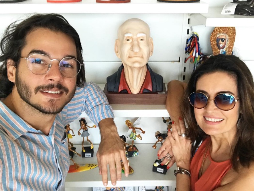 Namorado de Fátima Bernardes bomba na internet e conquista legião de seguidores