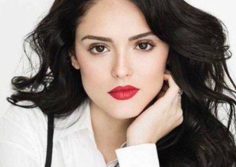  Isabelle Drummond está namorando ator em segredo