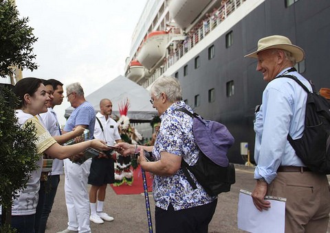 Mais de 1 mil turistas chegam a Manaus em navio da ilha de Tobago