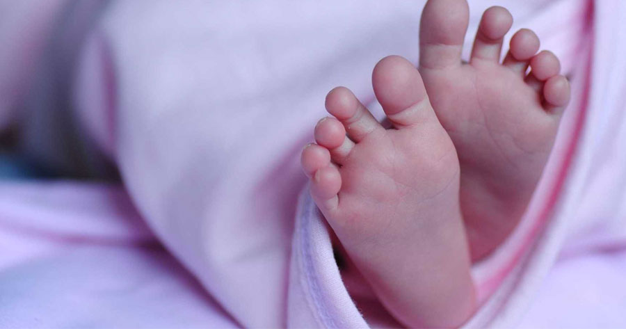 Mãe mata filha recém-nascida asfixiada após ouvir 'vozes misteriosas'